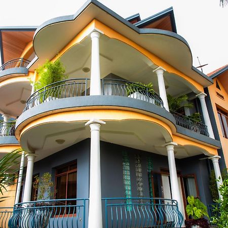 The Vibrant Lodge Gacuriro Kigali Exteriör bild