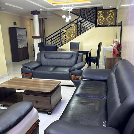 The Vibrant Lodge Gacuriro Kigali Exteriör bild