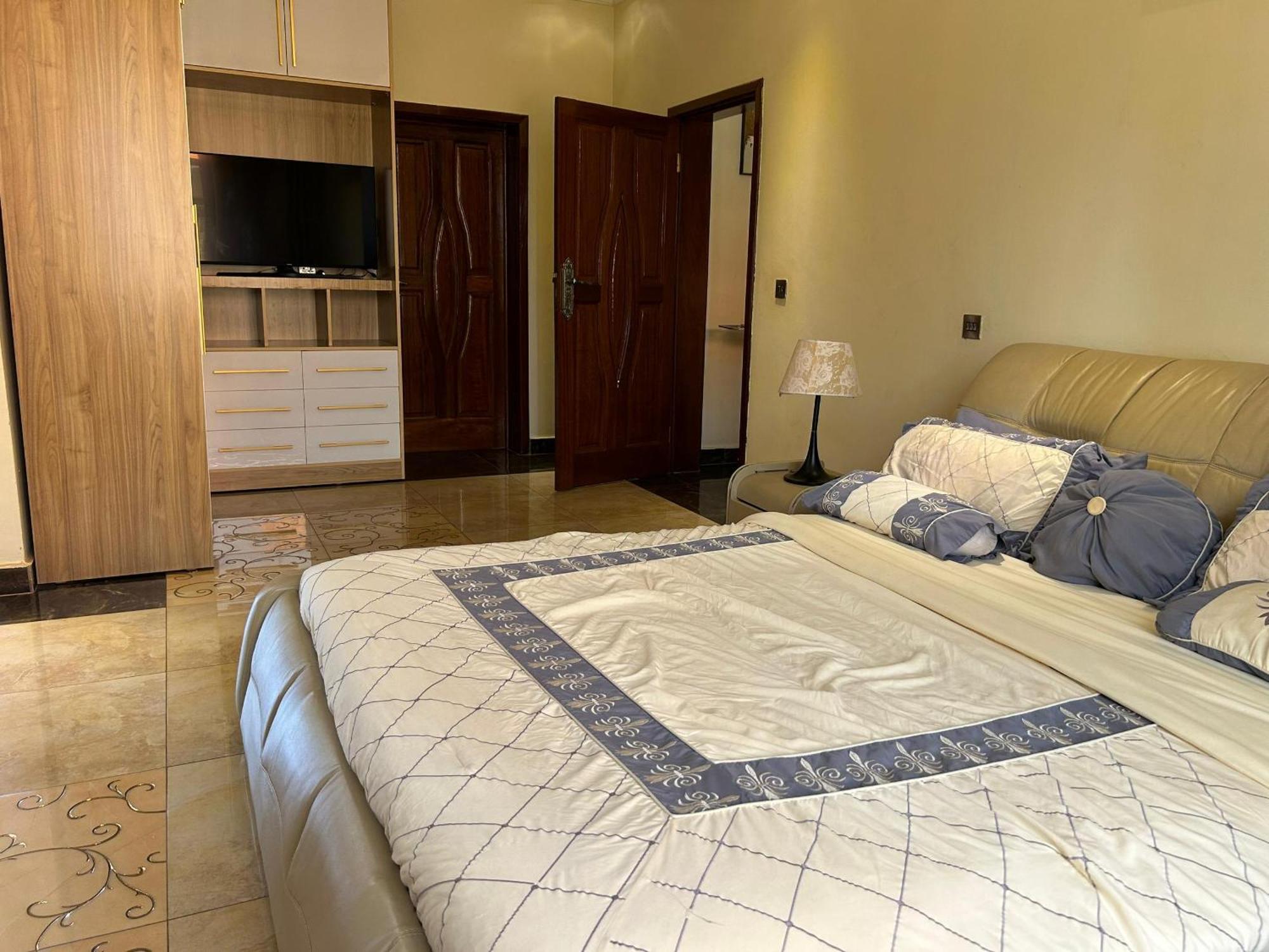 The Vibrant Lodge Gacuriro Kigali Exteriör bild