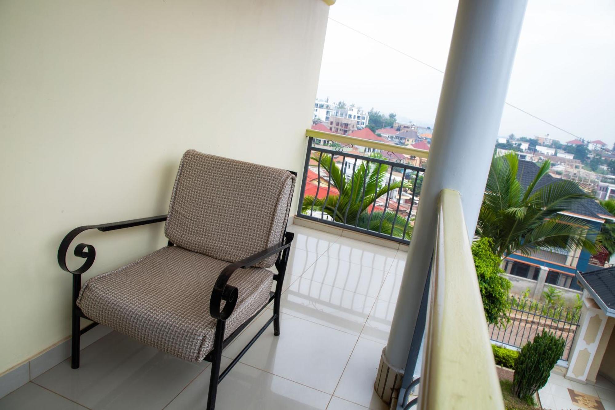 The Vibrant Lodge Gacuriro Kigali Exteriör bild