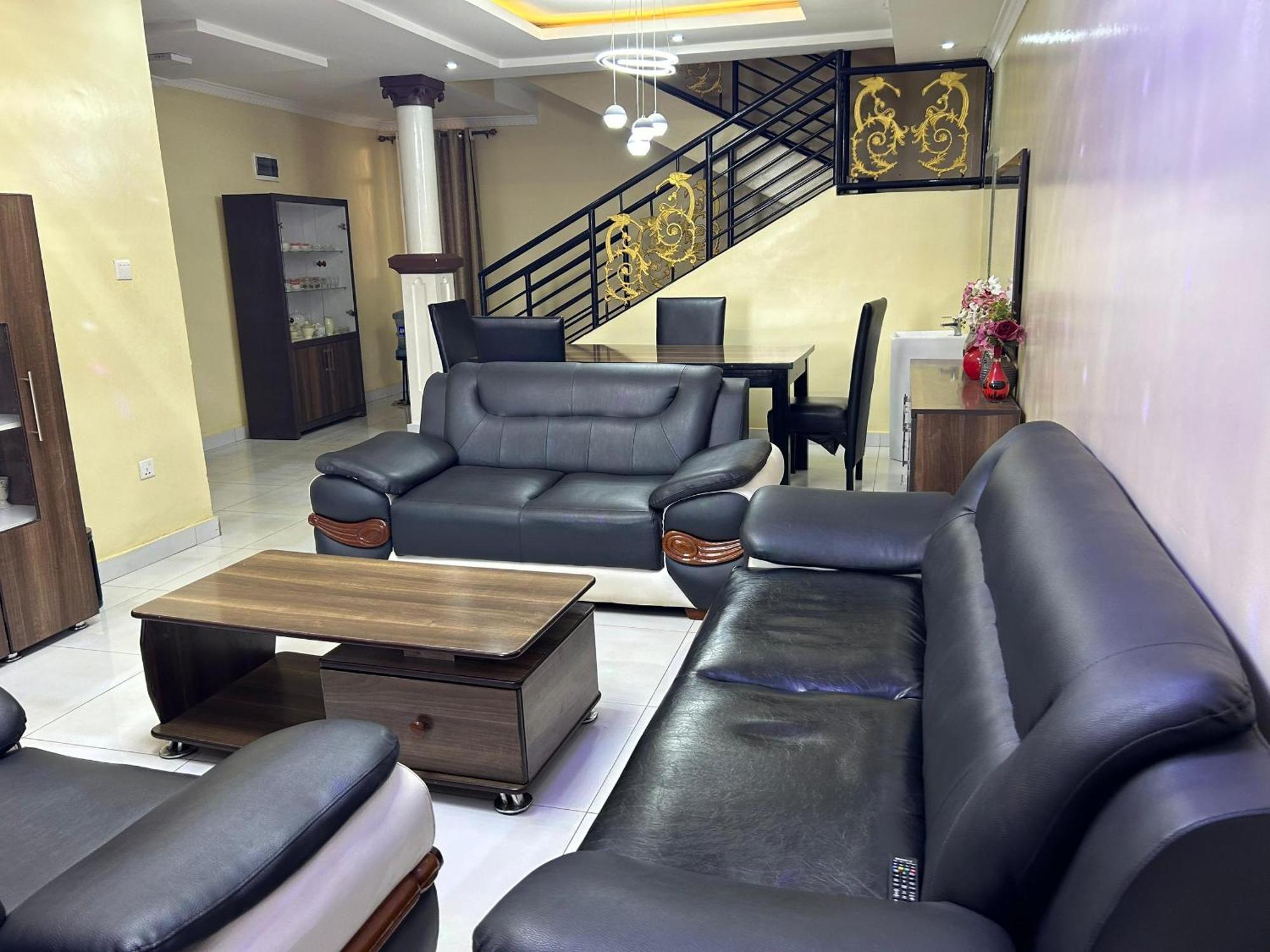 The Vibrant Lodge Gacuriro Kigali Exteriör bild